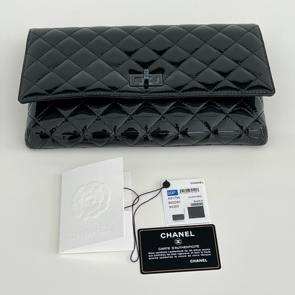 CHANEL 20P REIUSSUE BLACK ON BLACK PATENT LEATHER CLUTCH NIB! - Picture 8 of 17